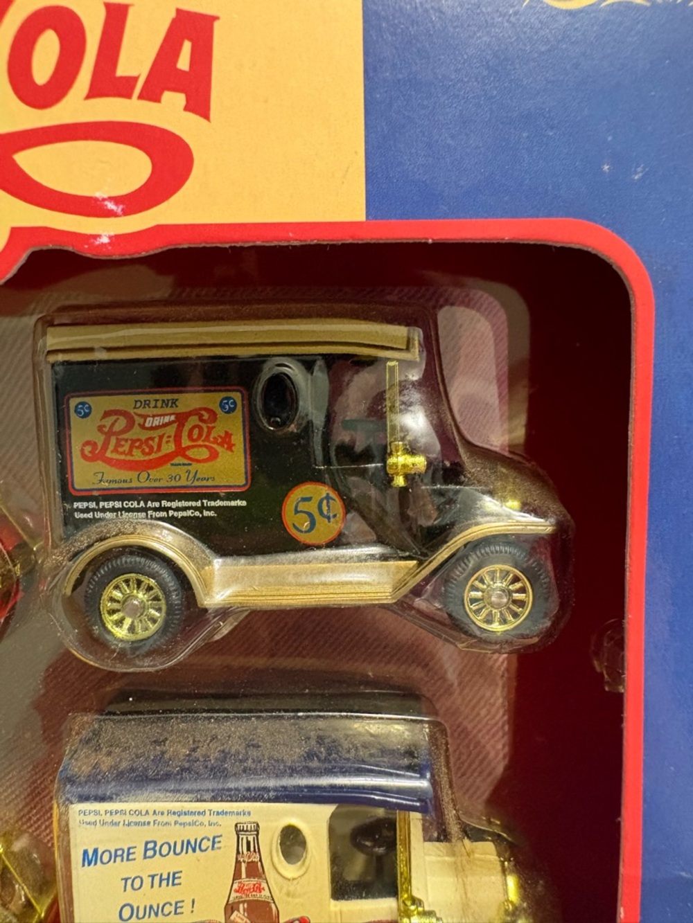 Pepsi-Cola Die-Cast Delivery Van Set - Blue, Red, Yellow, Cream NIP - Picture 5 of 6